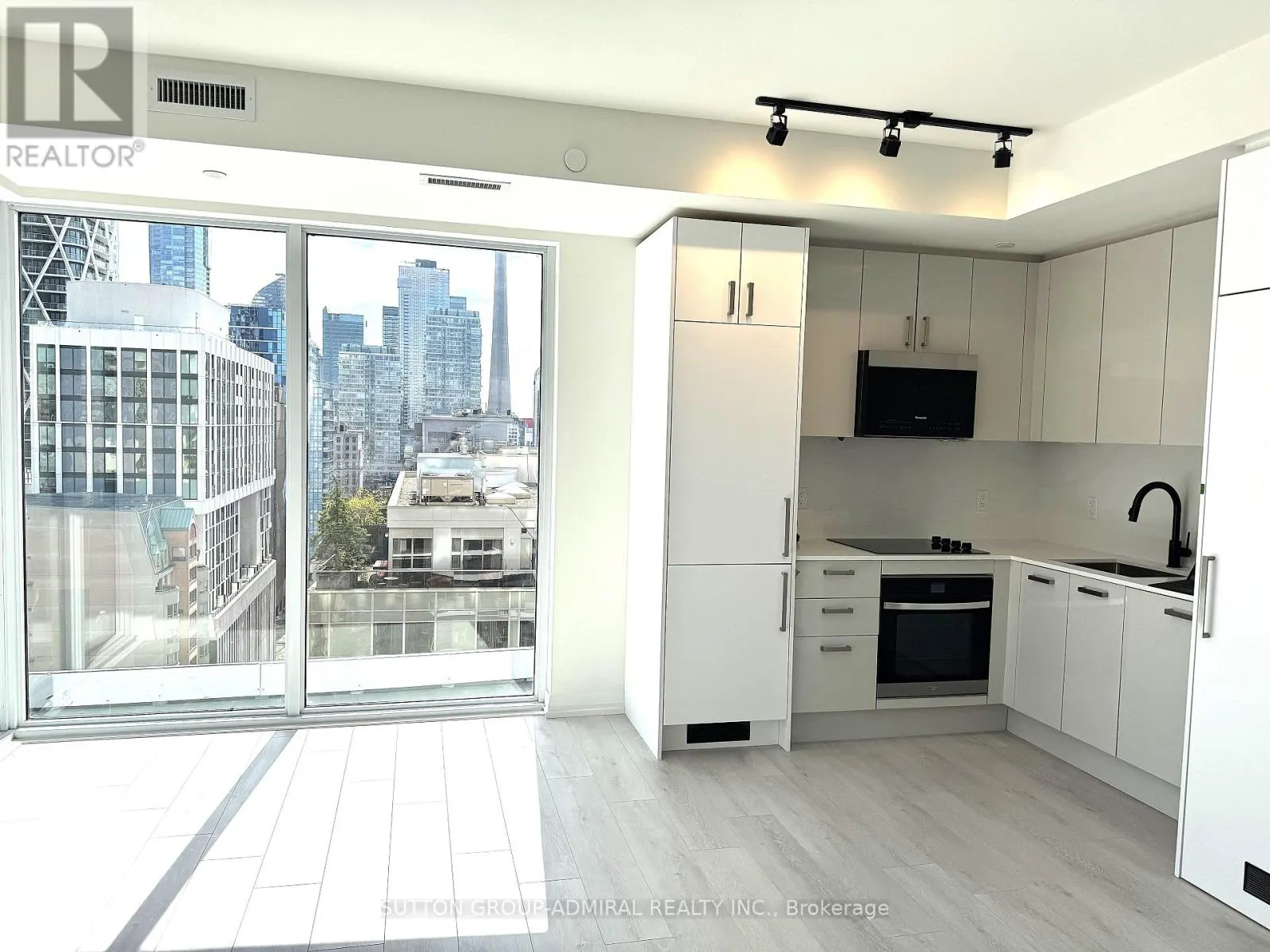 1505 - 280 DUNDAS STREET W