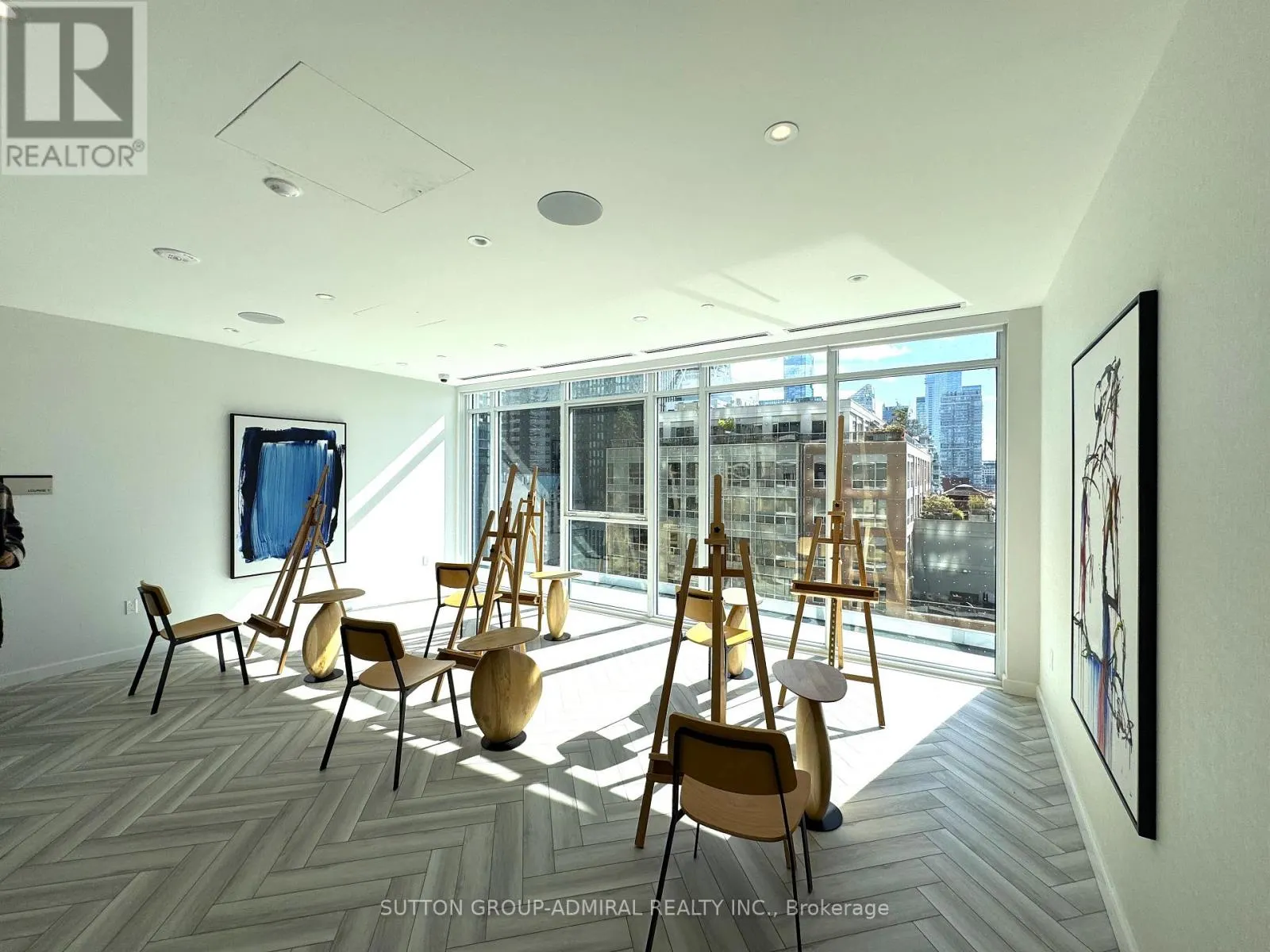 1505 - 280 DUNDAS STREET W