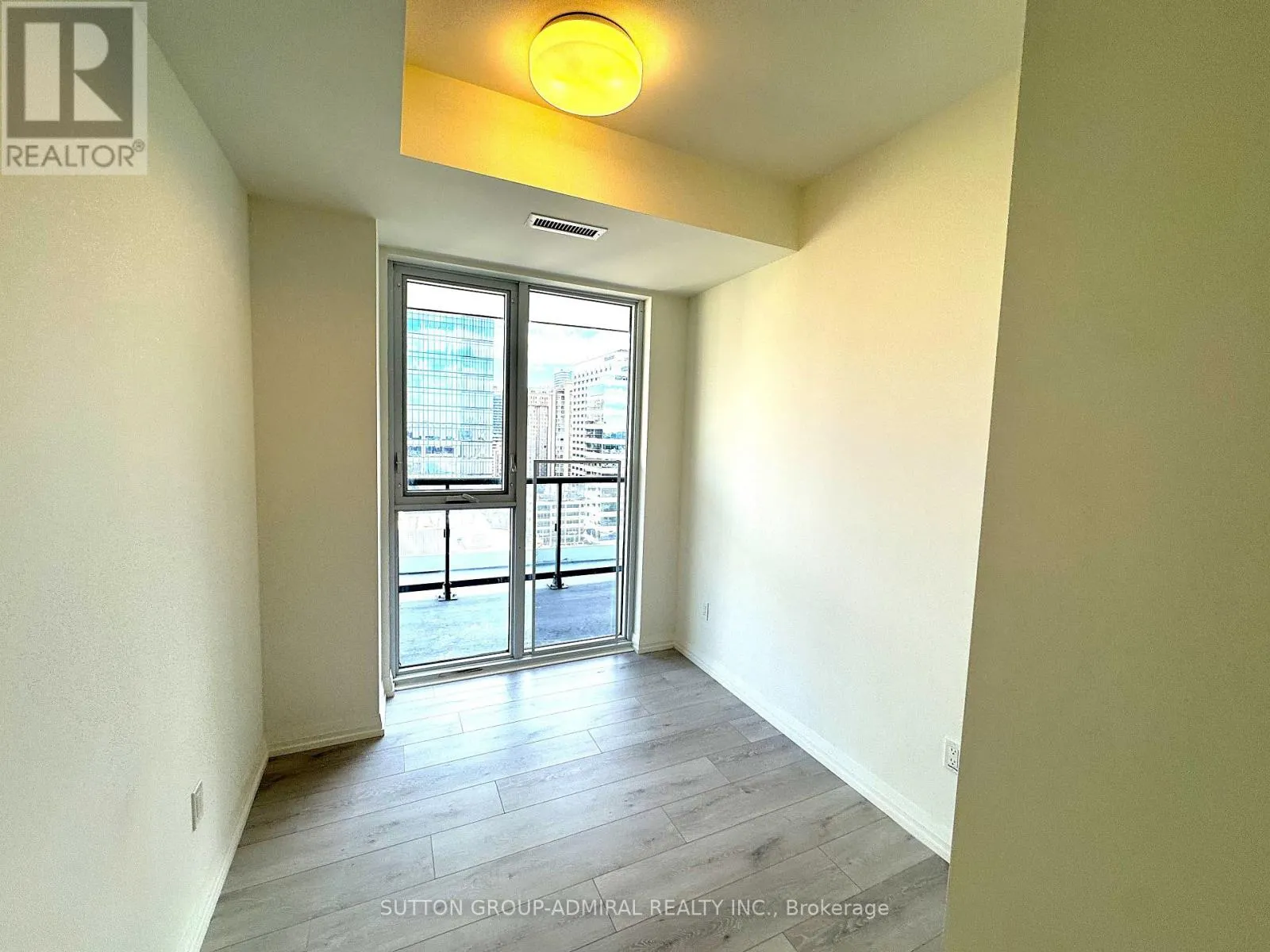 1505 - 280 DUNDAS STREET W