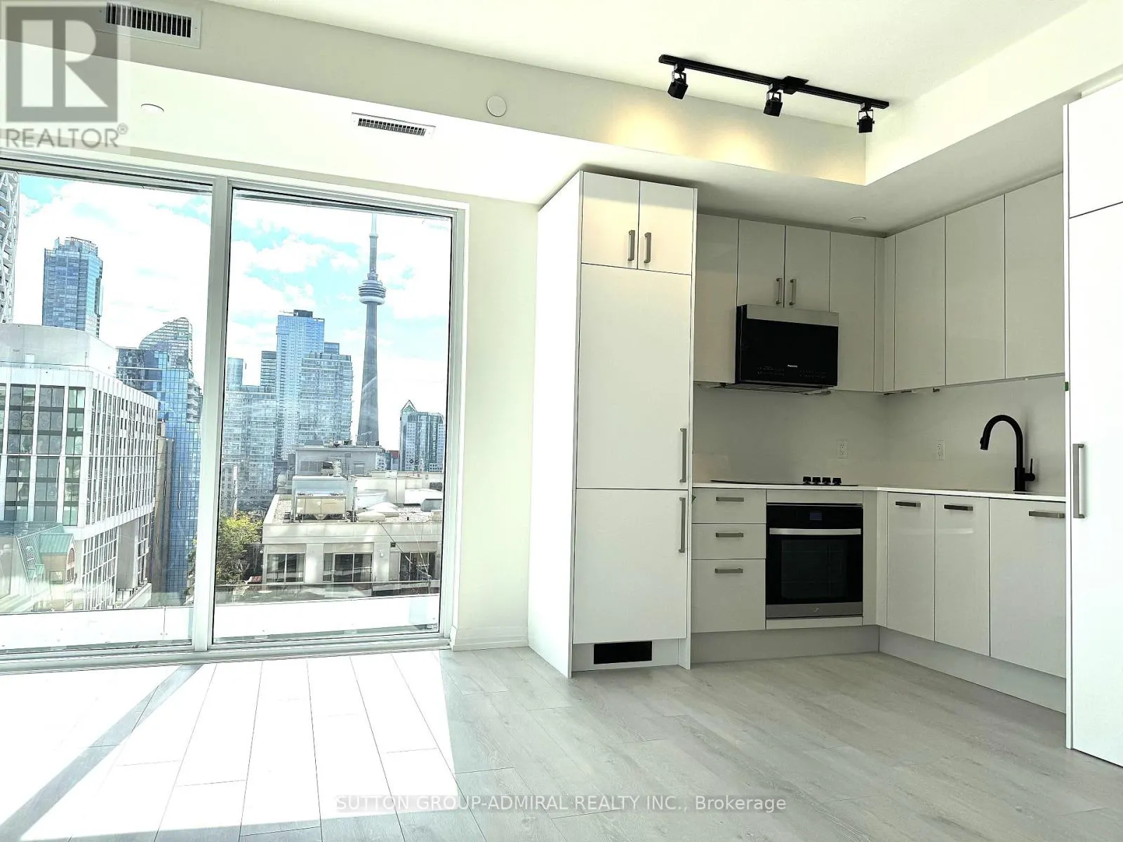 1505 - 280 DUNDAS STREET W