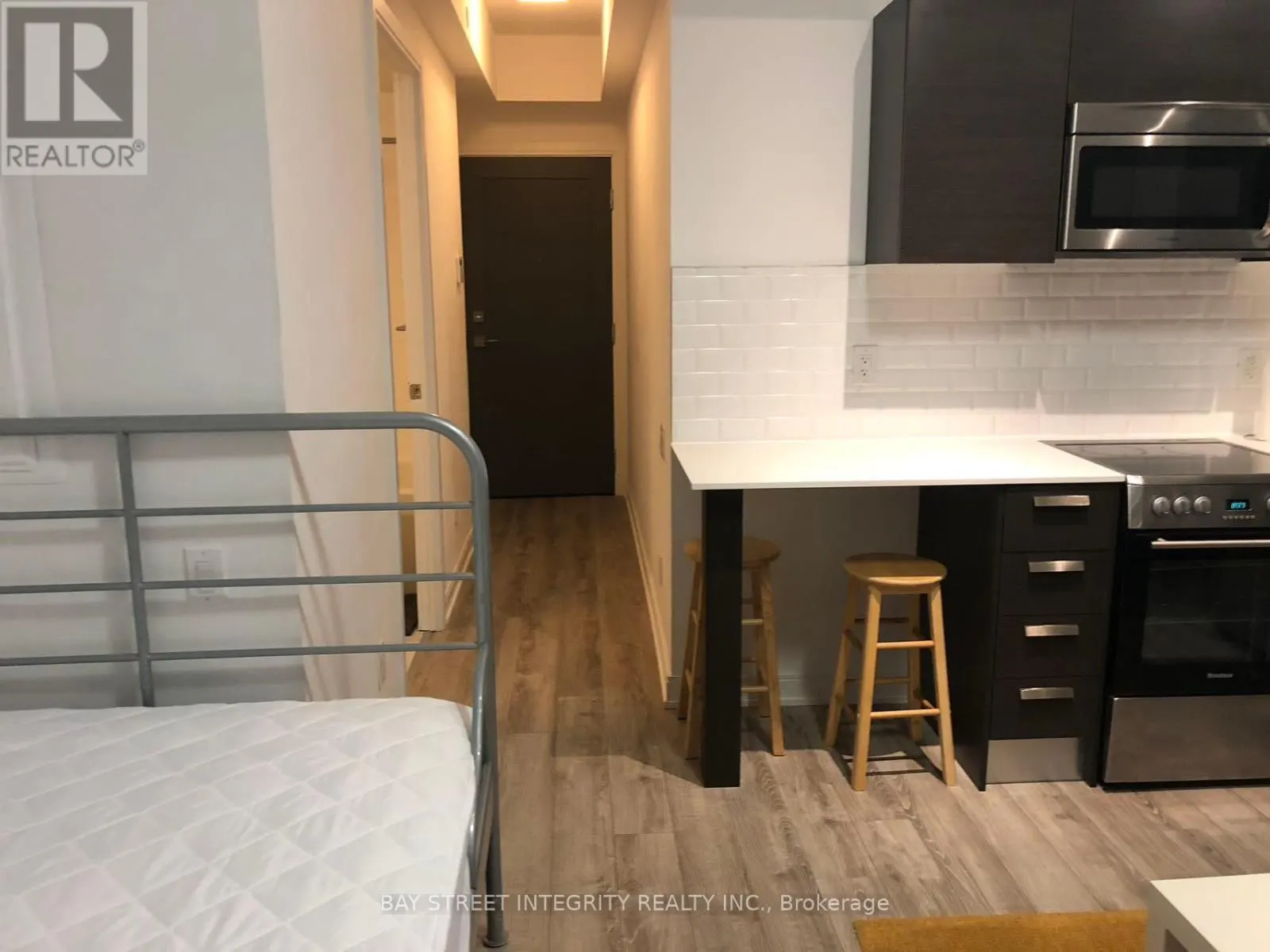 1806 - 42 CHARLES STREET E