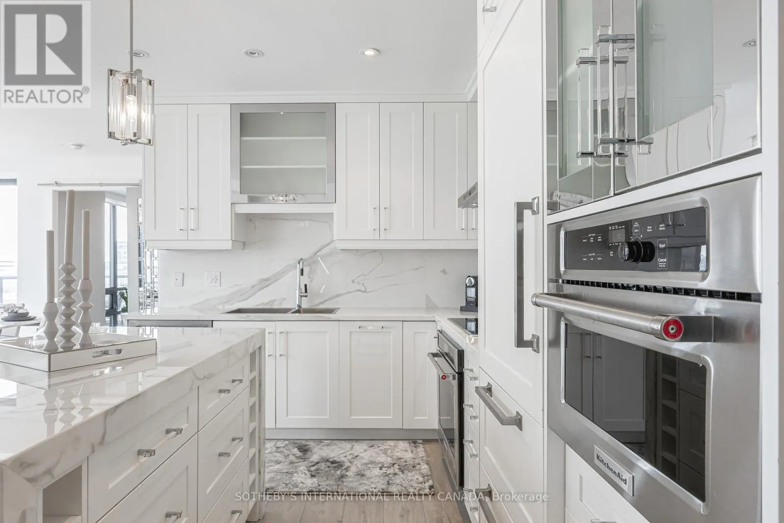 1901 - 438 KING STREET W