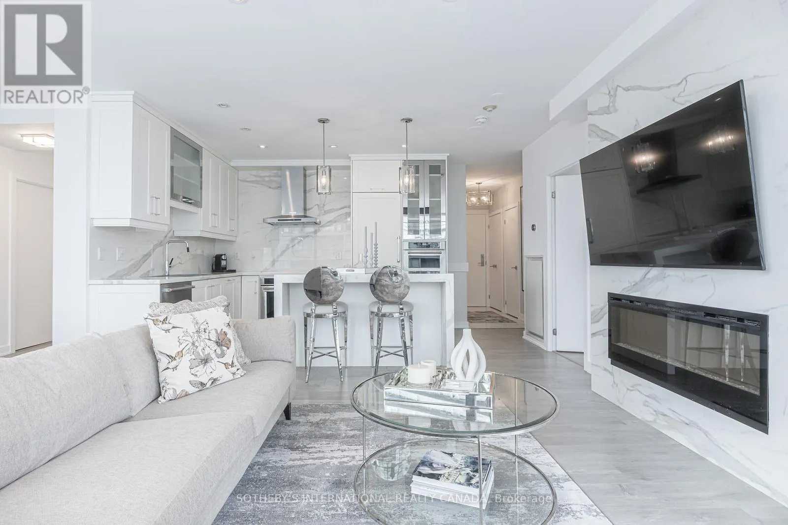 1901 - 438 KING STREET W