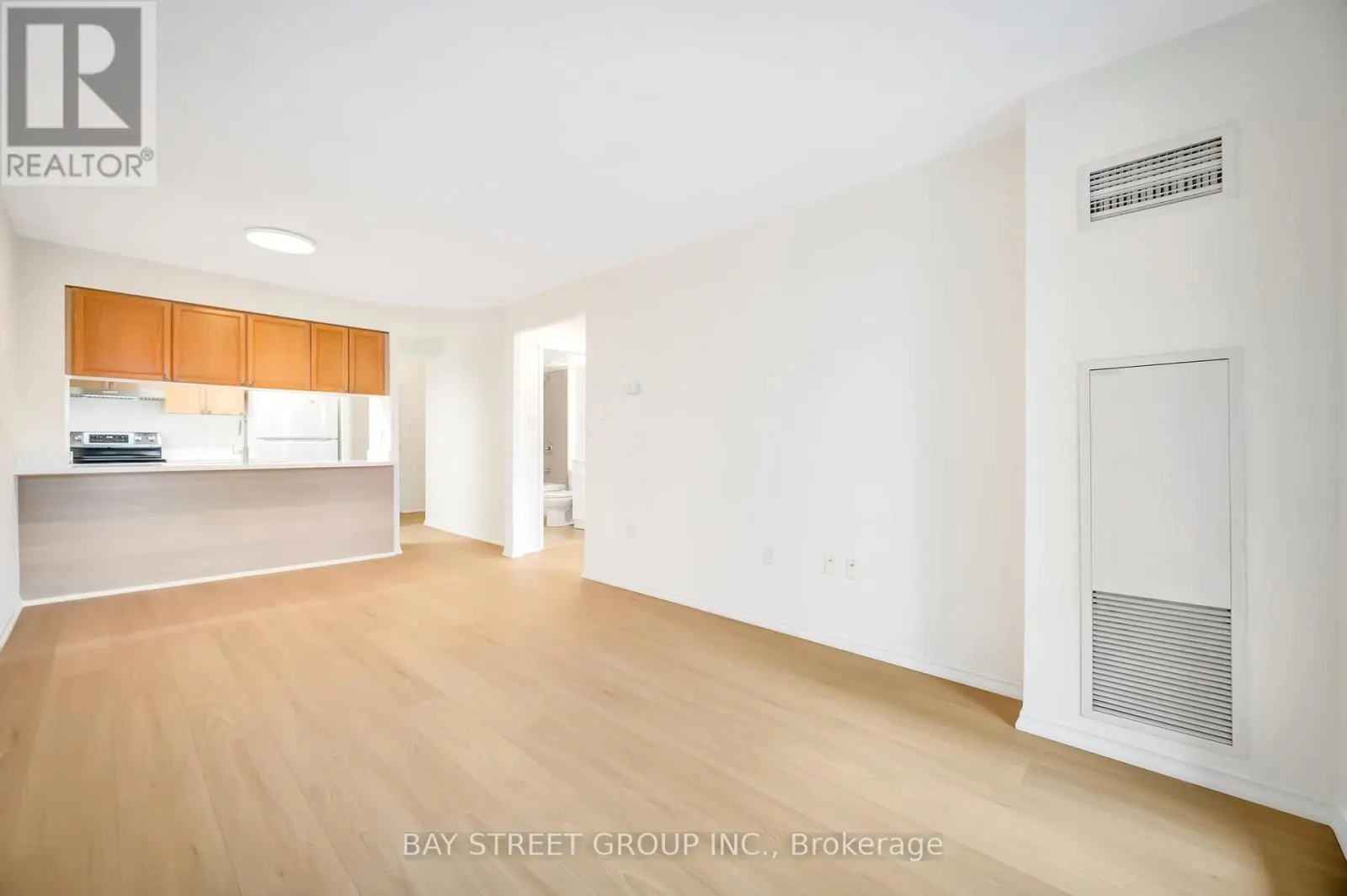 1503 - 889 BAY STREET