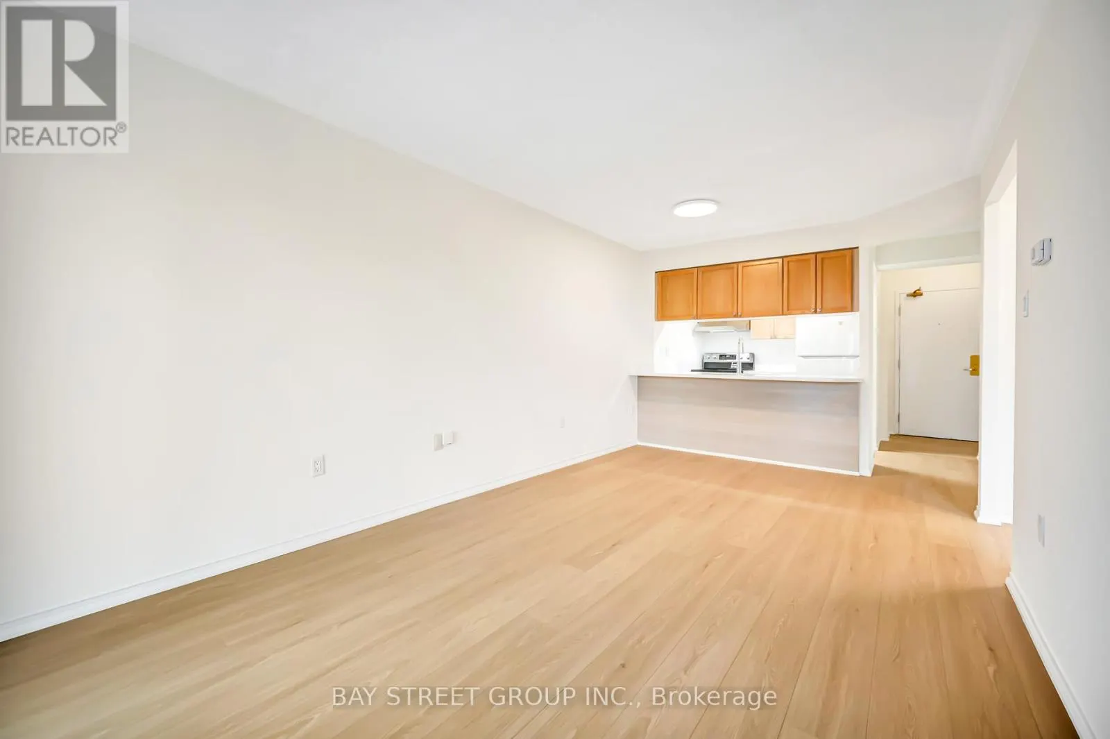 1503 - 889 BAY STREET
