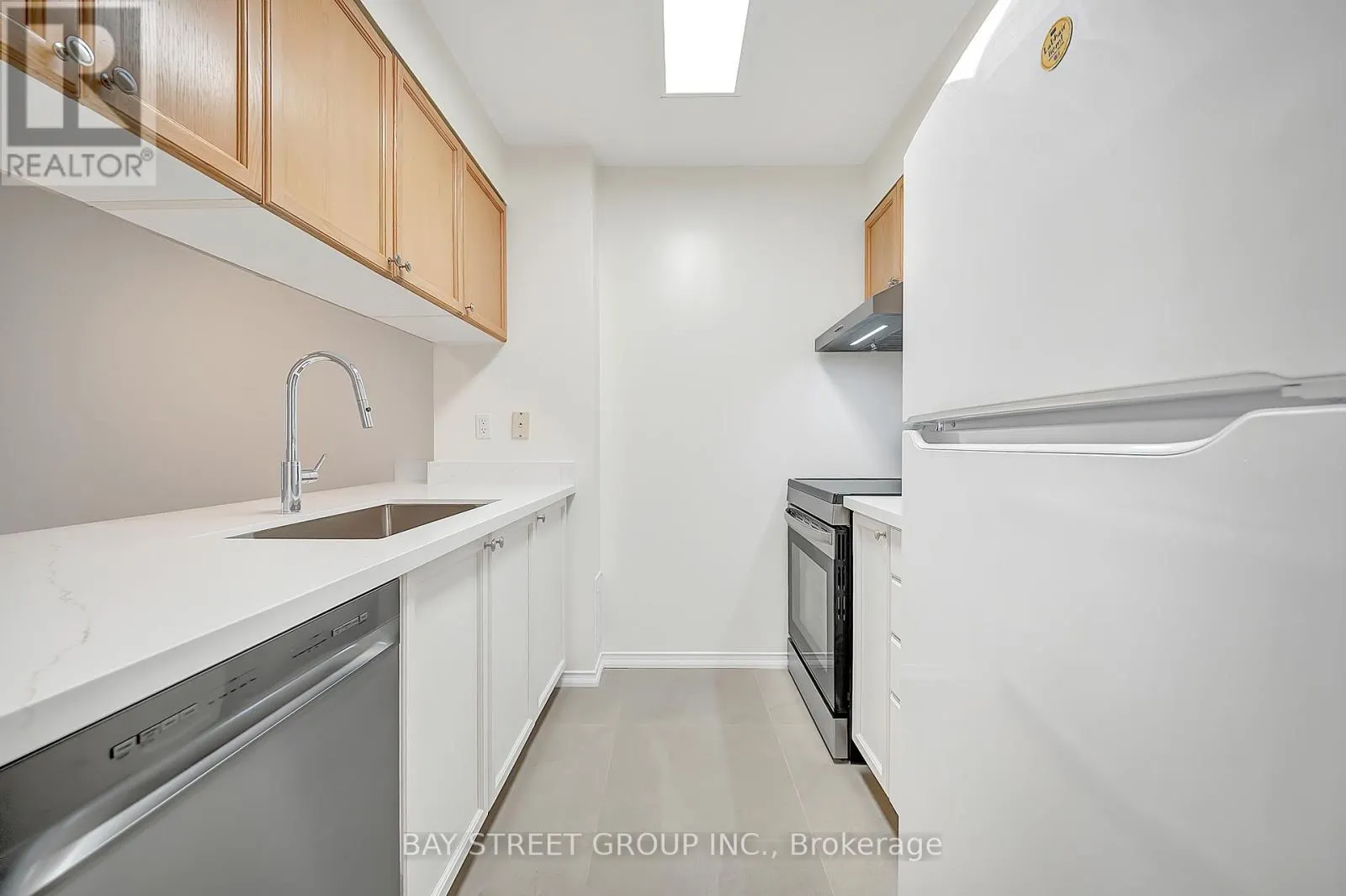 1503 - 889 BAY STREET