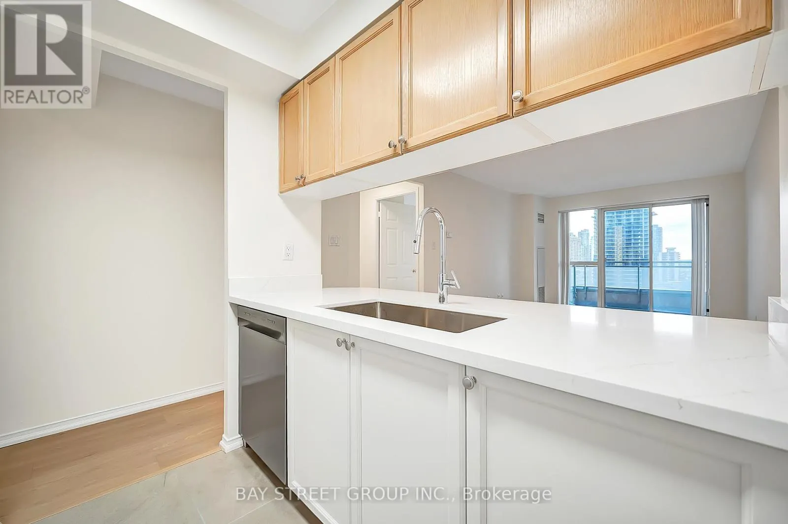 1503 - 889 BAY STREET