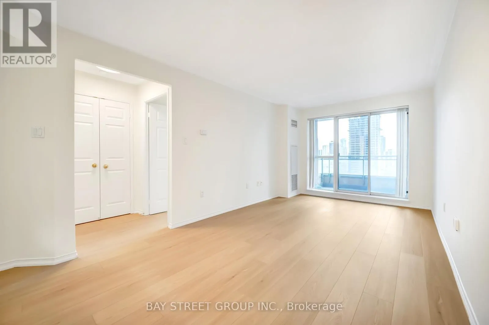 1503 - 889 BAY STREET