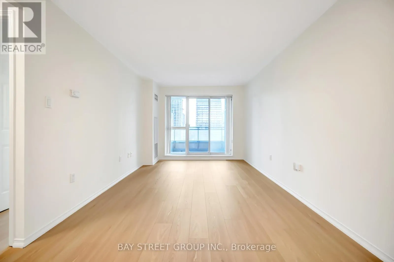 1503 - 889 BAY STREET