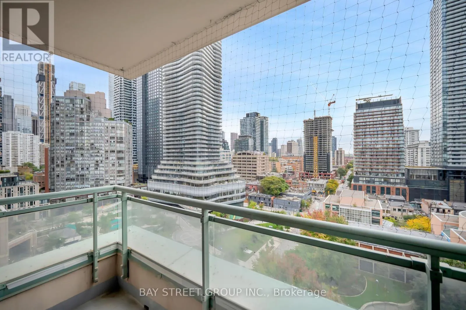 1503 - 889 BAY STREET