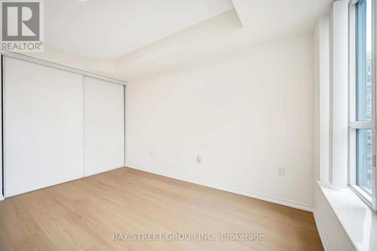 1503 - 889 BAY STREET