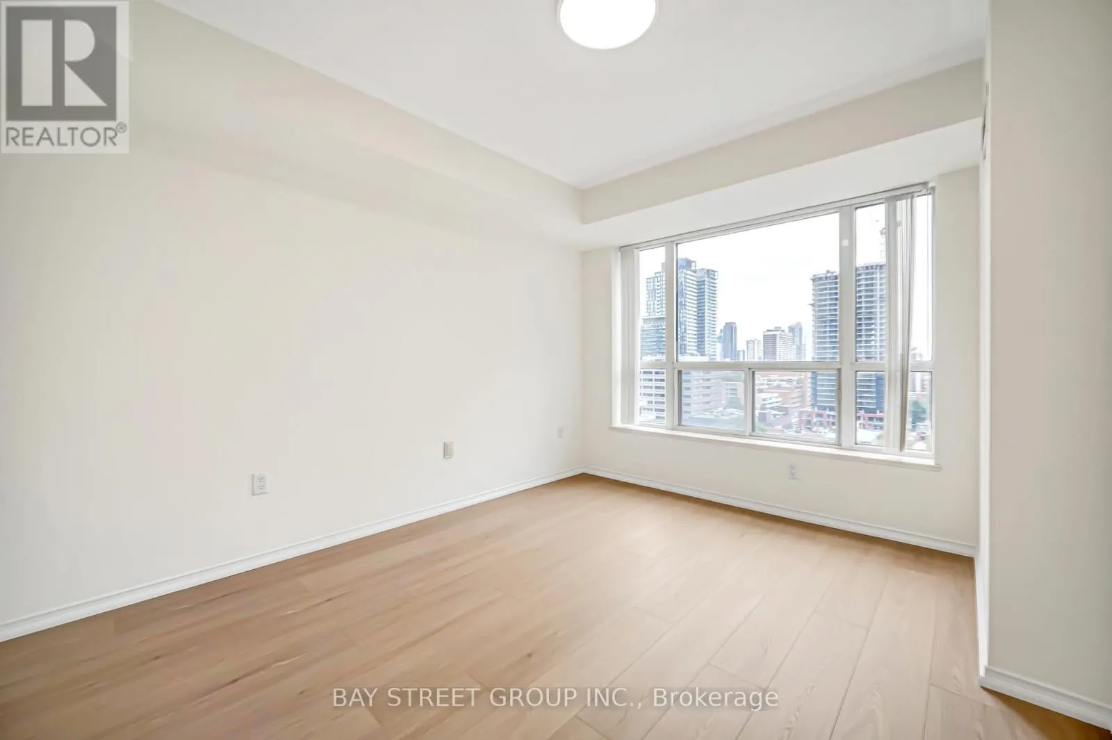 1503 - 889 BAY STREET