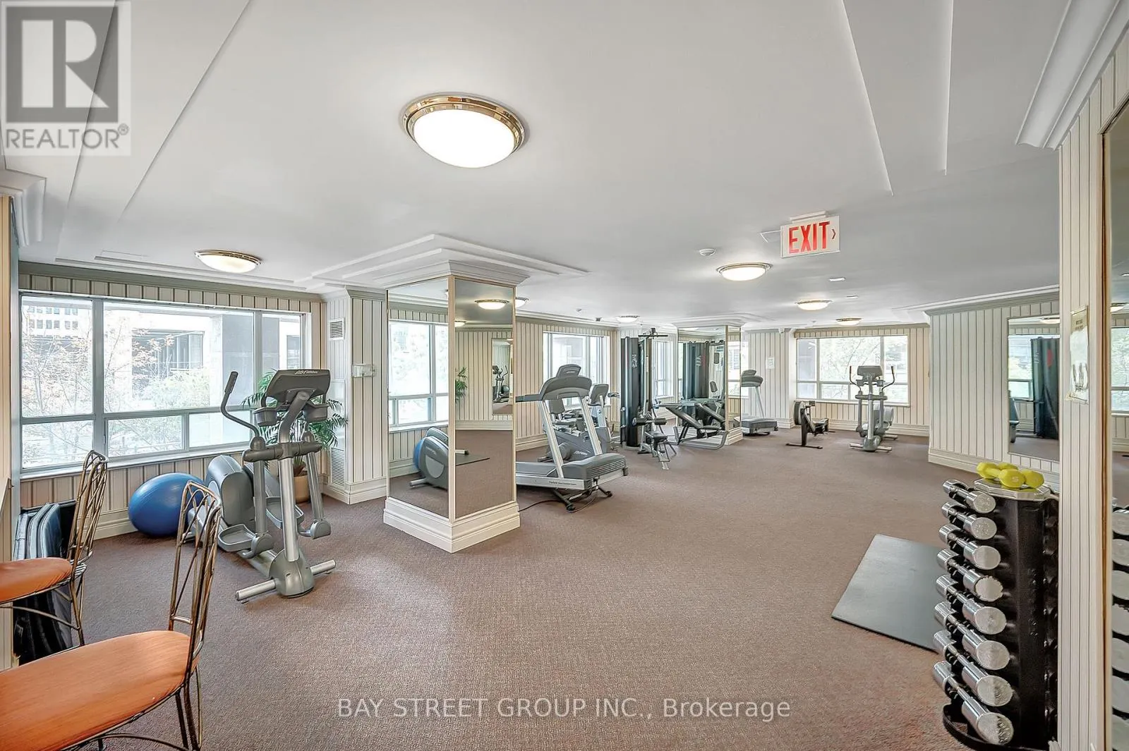 1503 - 889 BAY STREET