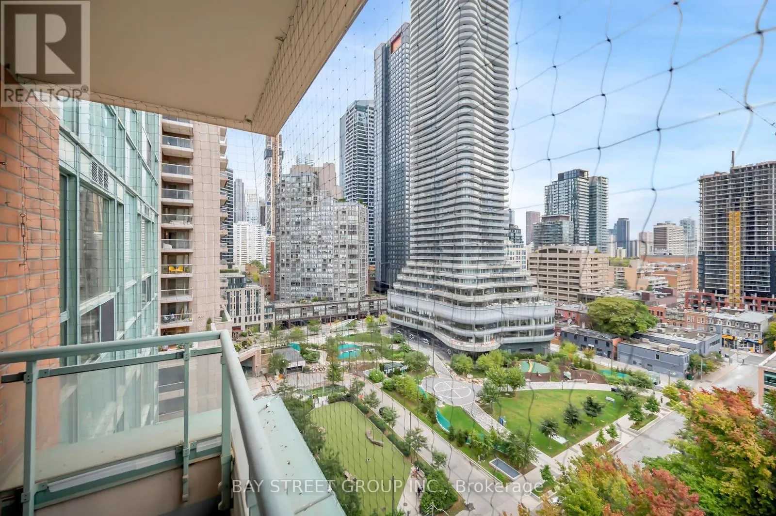 1503 - 889 BAY STREET