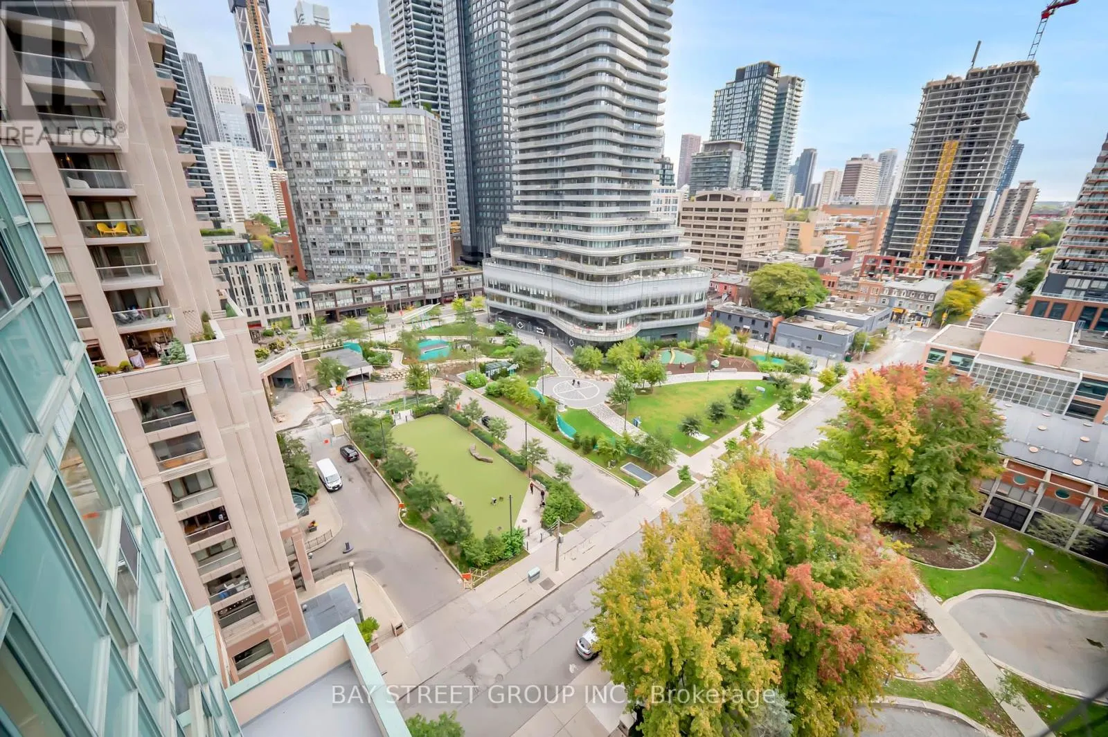 1503 - 889 BAY STREET