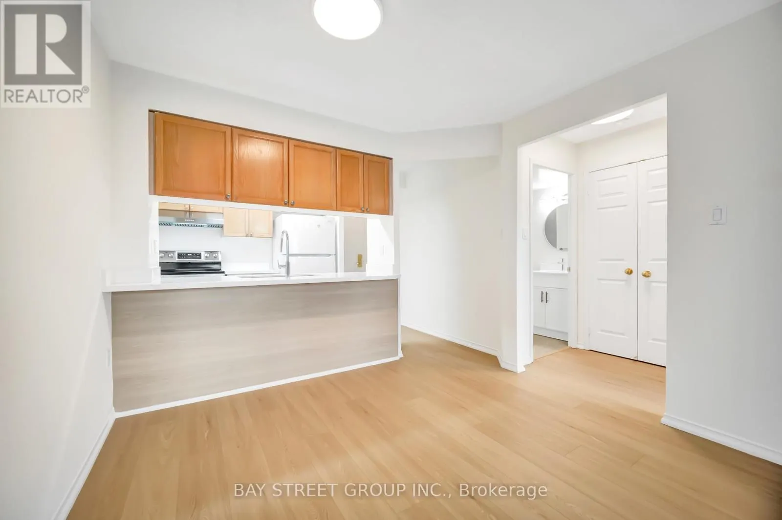 1503 - 889 BAY STREET