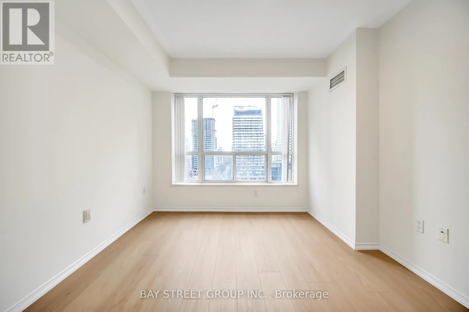 1503 - 889 BAY STREET