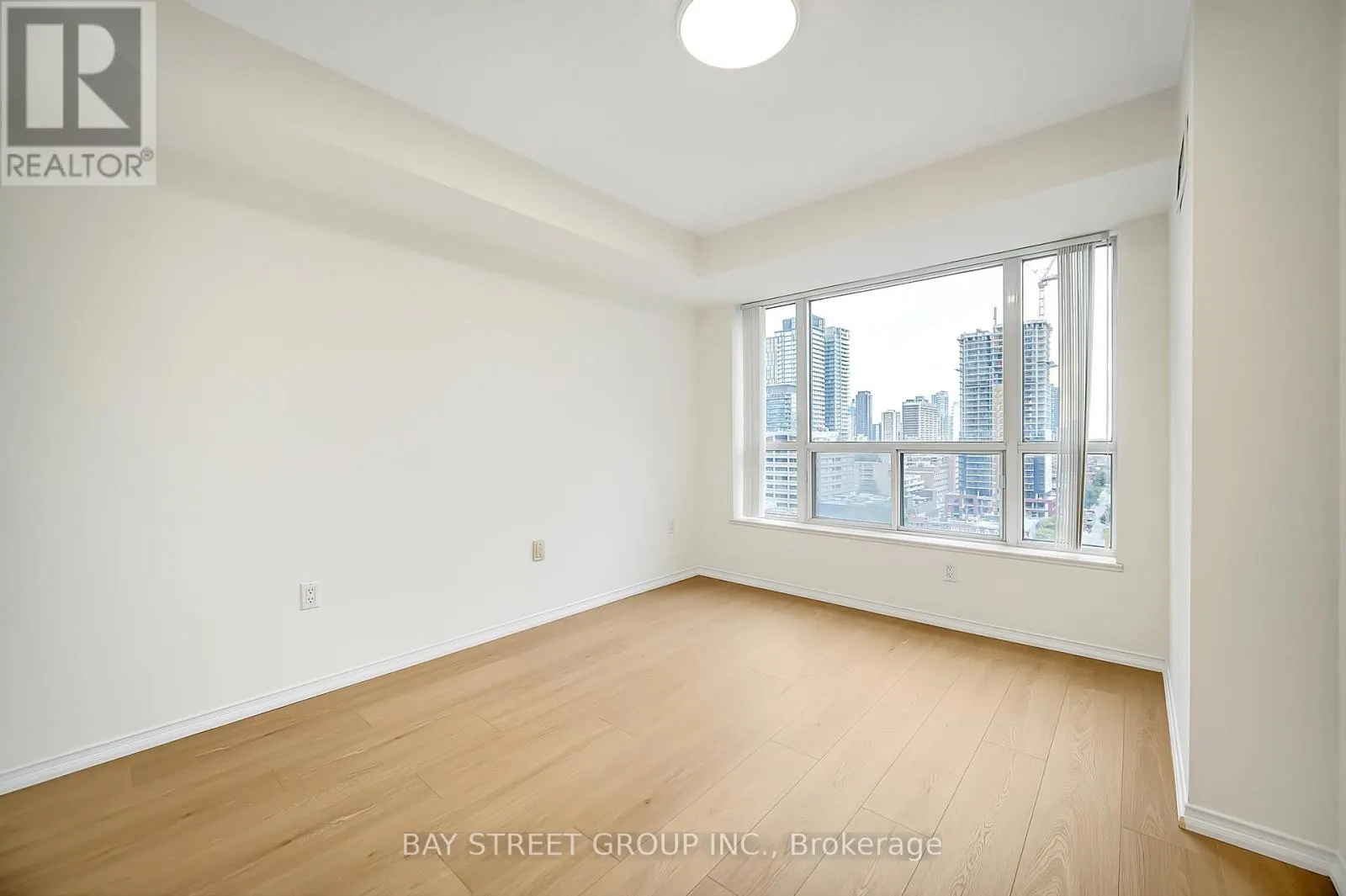 1503 - 889 BAY STREET