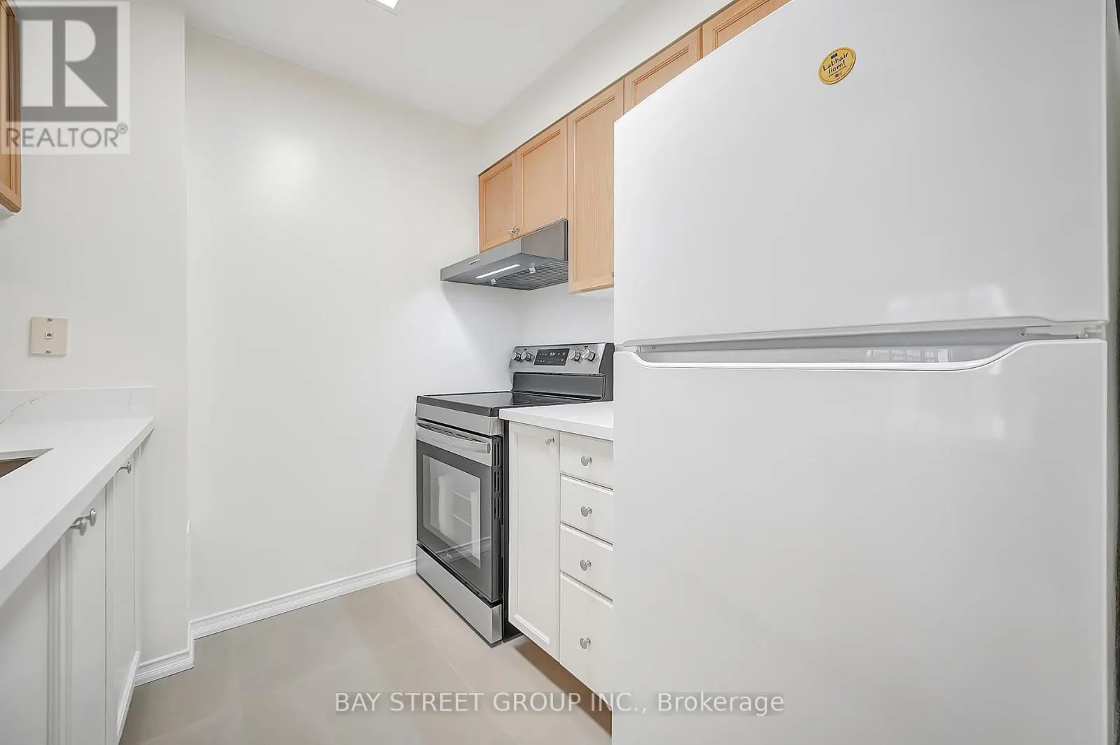 1503 - 889 BAY STREET