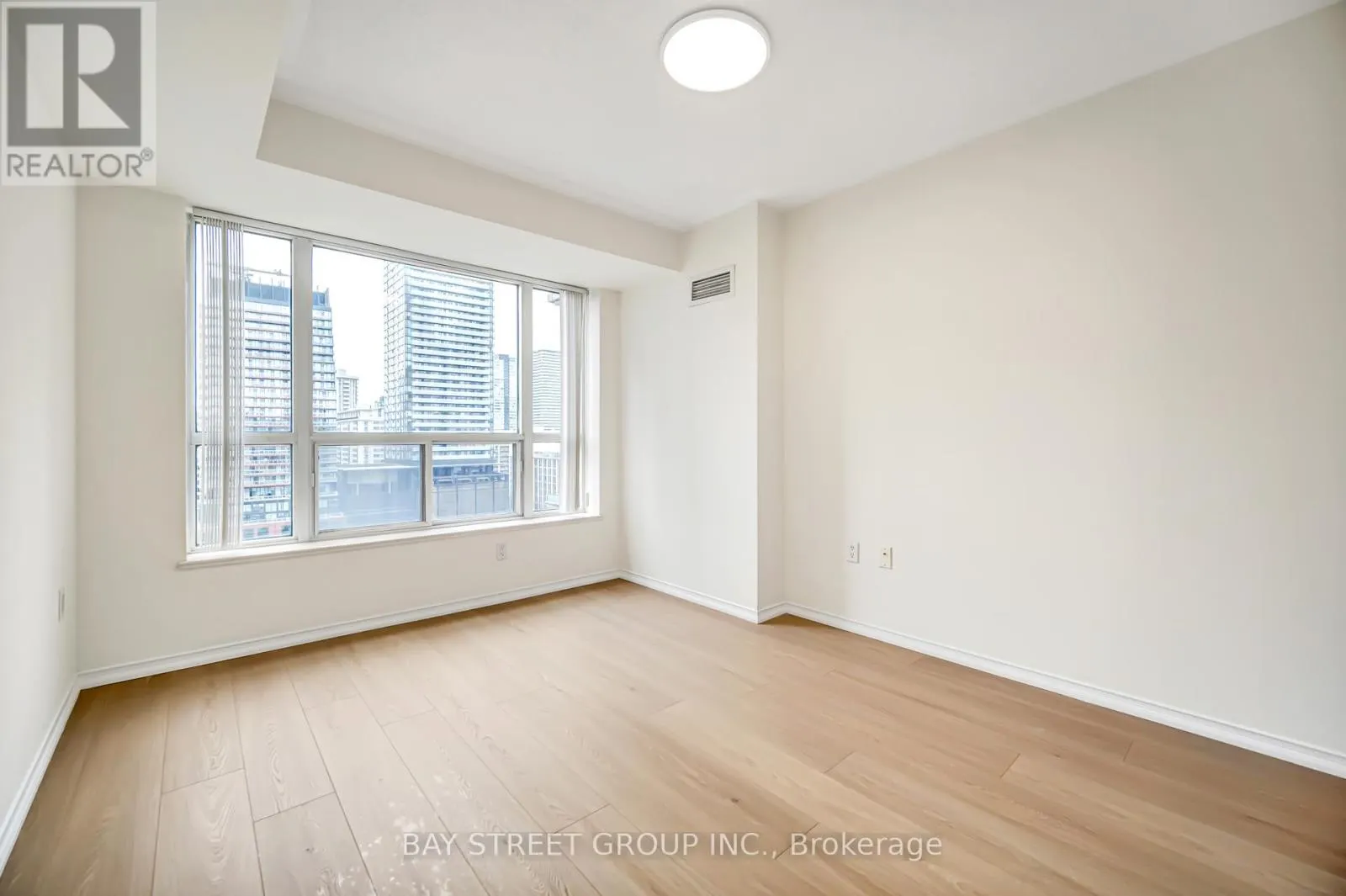 1503 - 889 BAY STREET