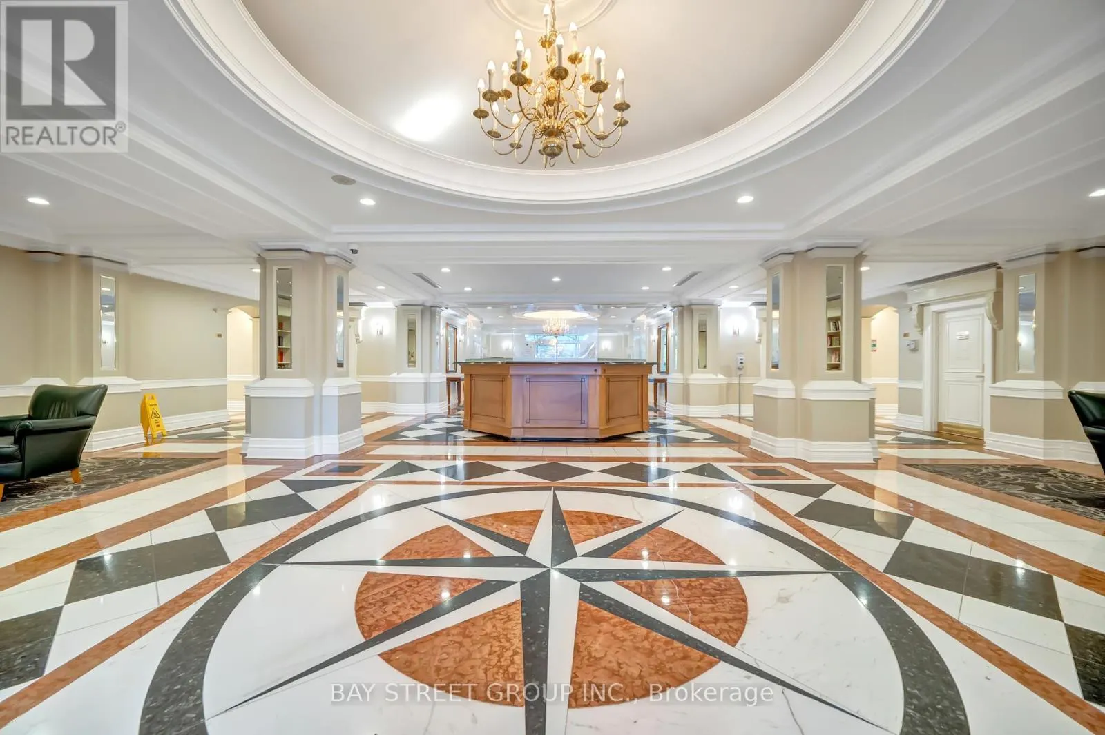 1503 - 889 BAY STREET