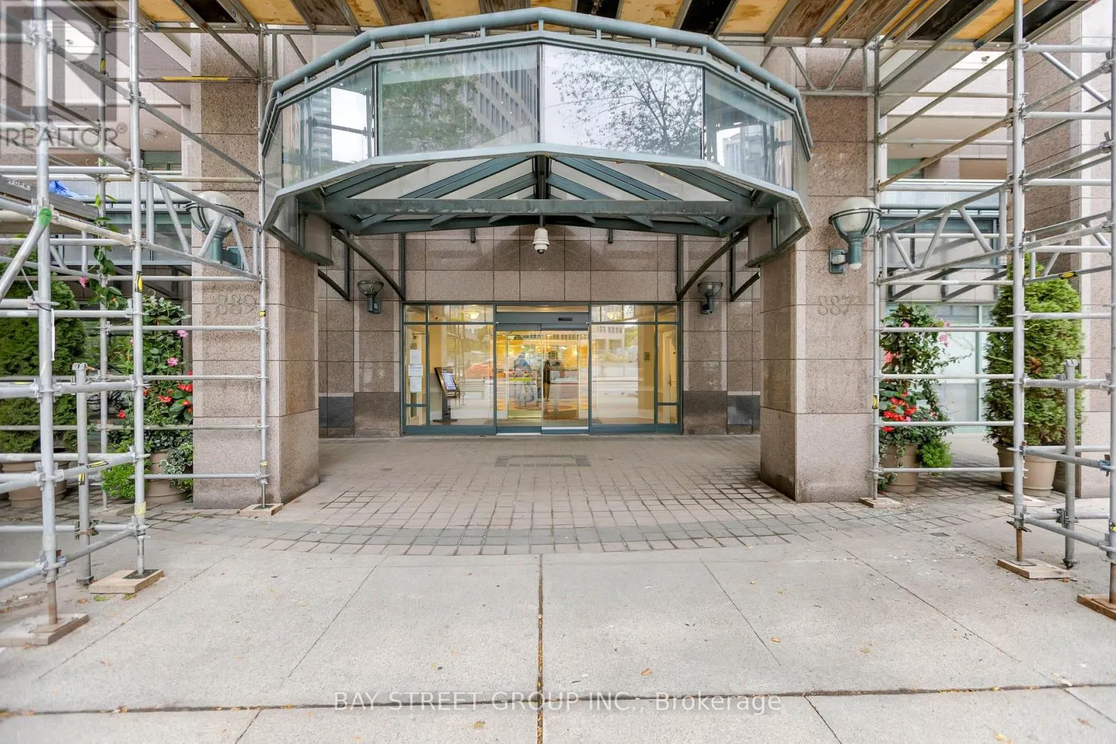 1503 - 889 BAY STREET