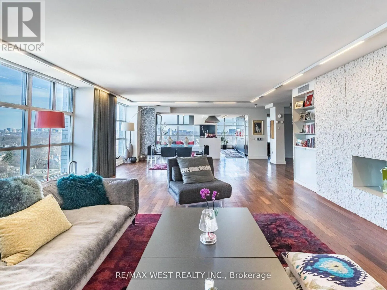 PH2 - 409 BLOOR STREET E