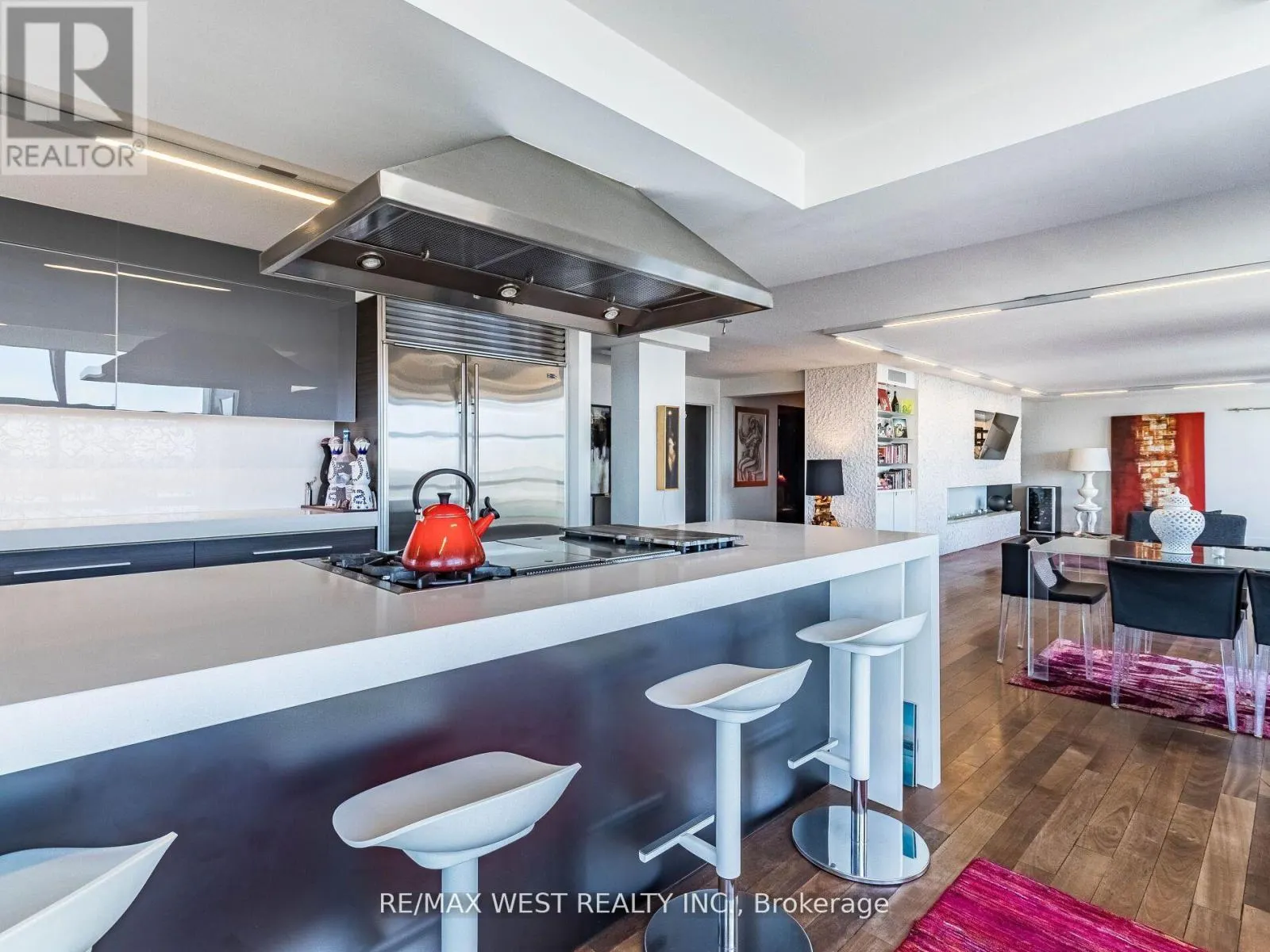 PH2 - 409 BLOOR STREET E