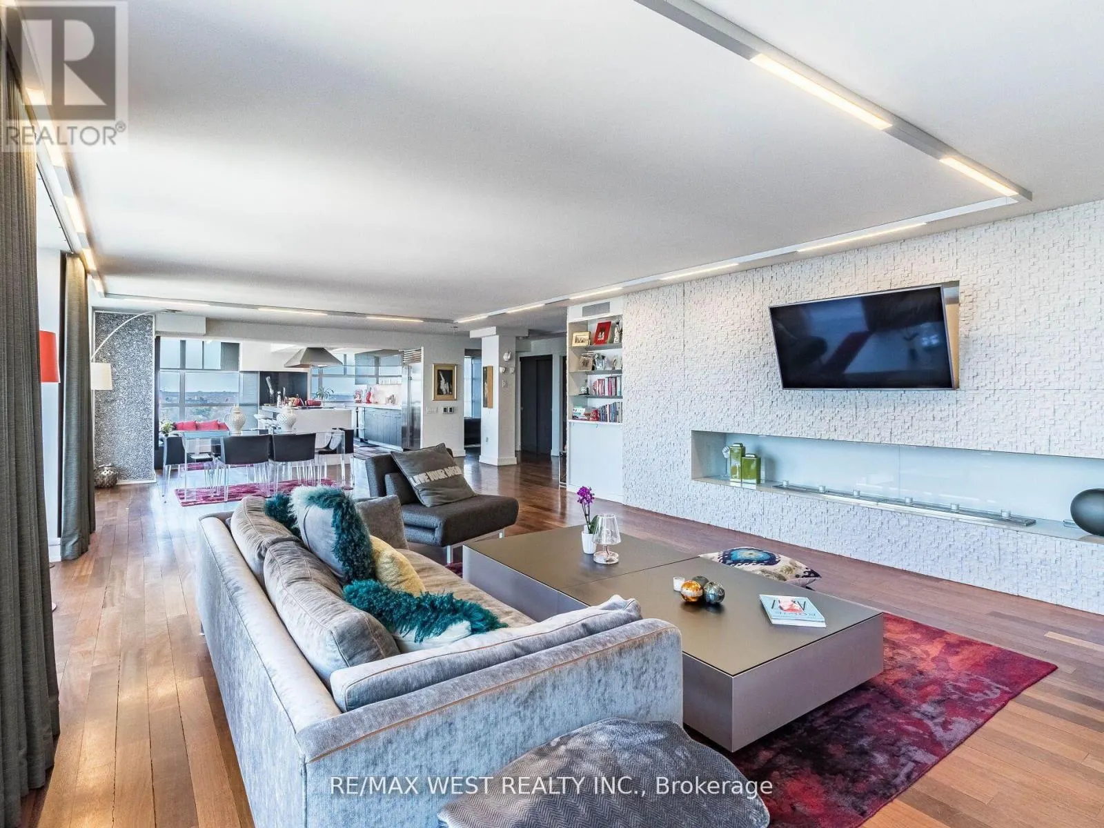 PH2 - 409 BLOOR STREET E