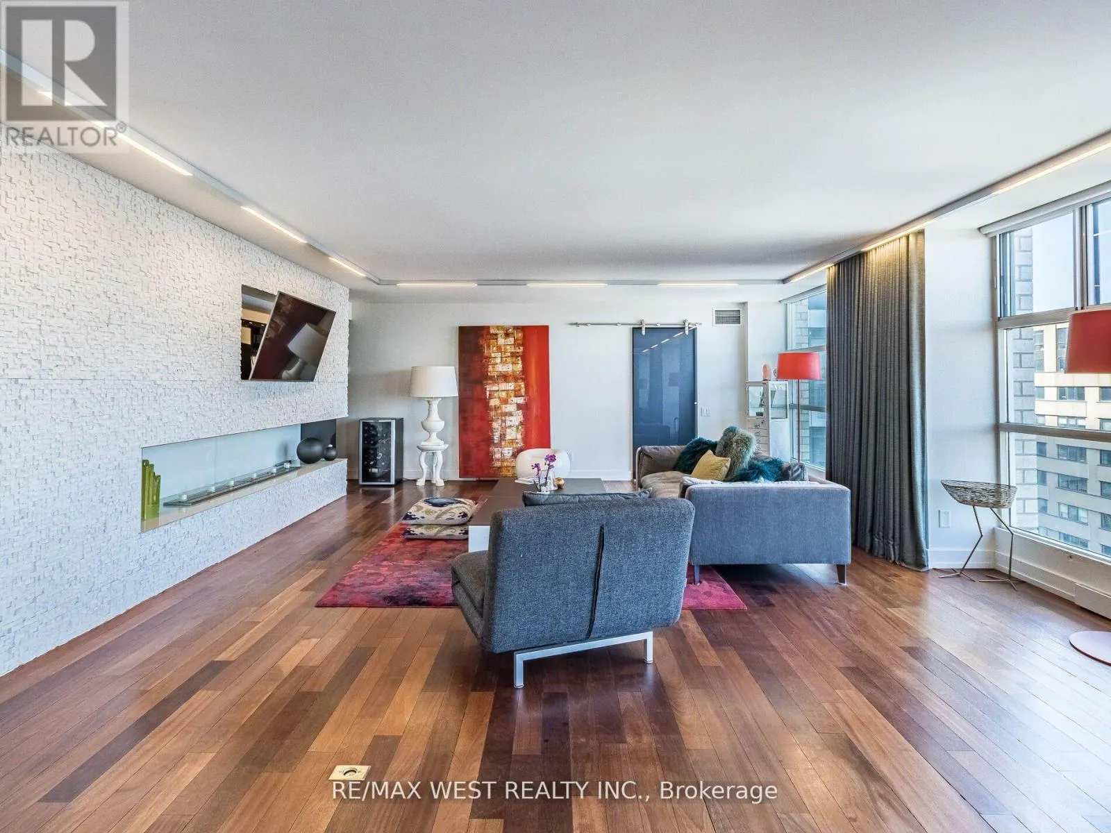 PH2 - 409 BLOOR STREET E