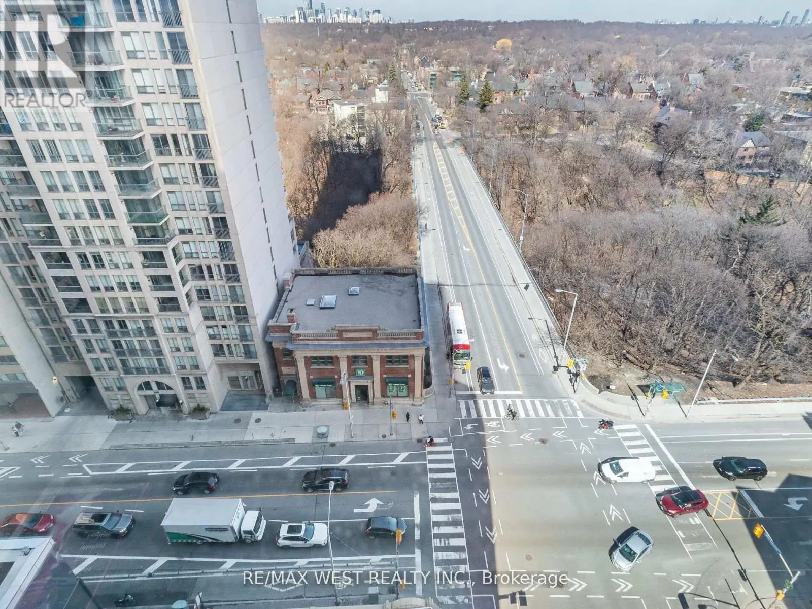 PH2 - 409 BLOOR STREET E