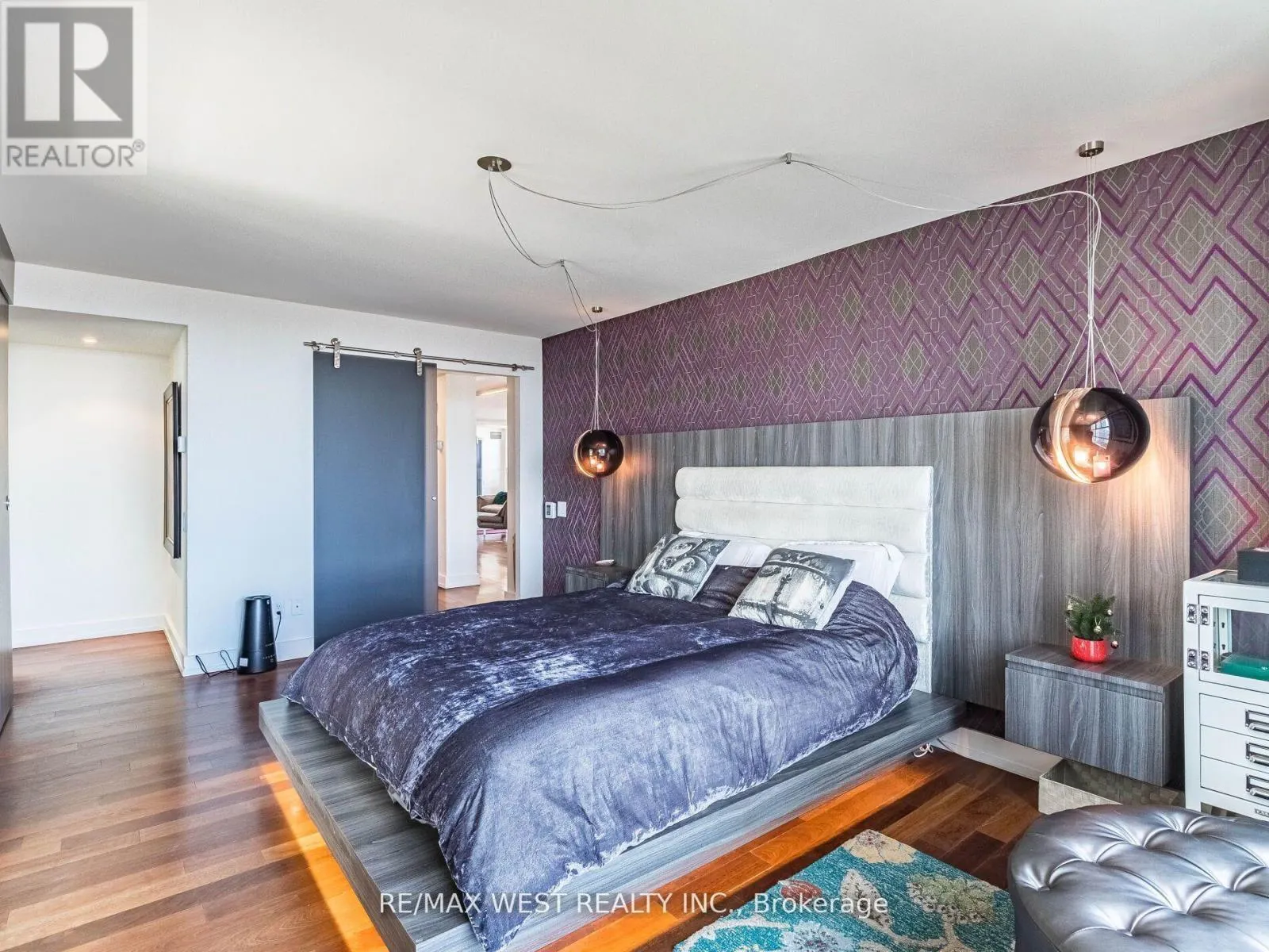PH2 - 409 BLOOR STREET E