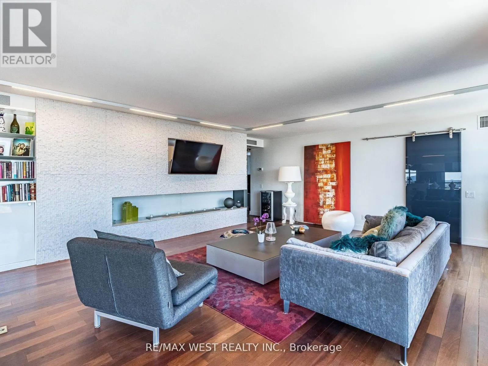 PH2 - 409 BLOOR STREET E