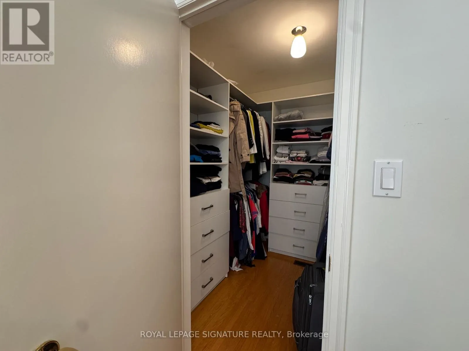 72 RISEBROUGH AVENUE