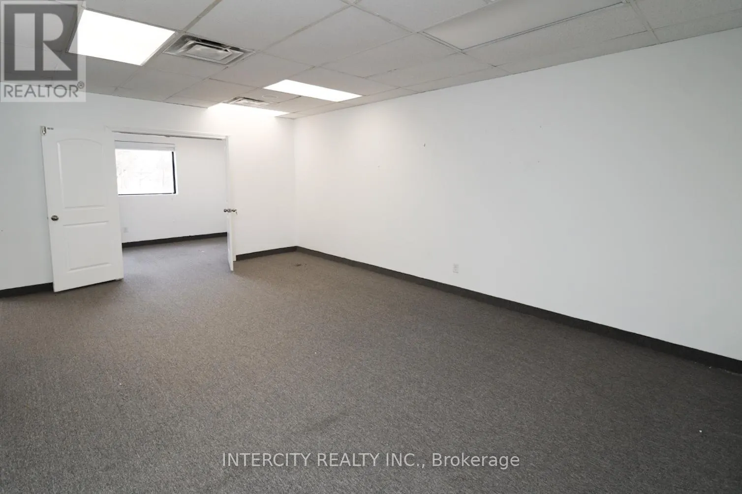 200 - 738 SHEPPARD AVENUE E