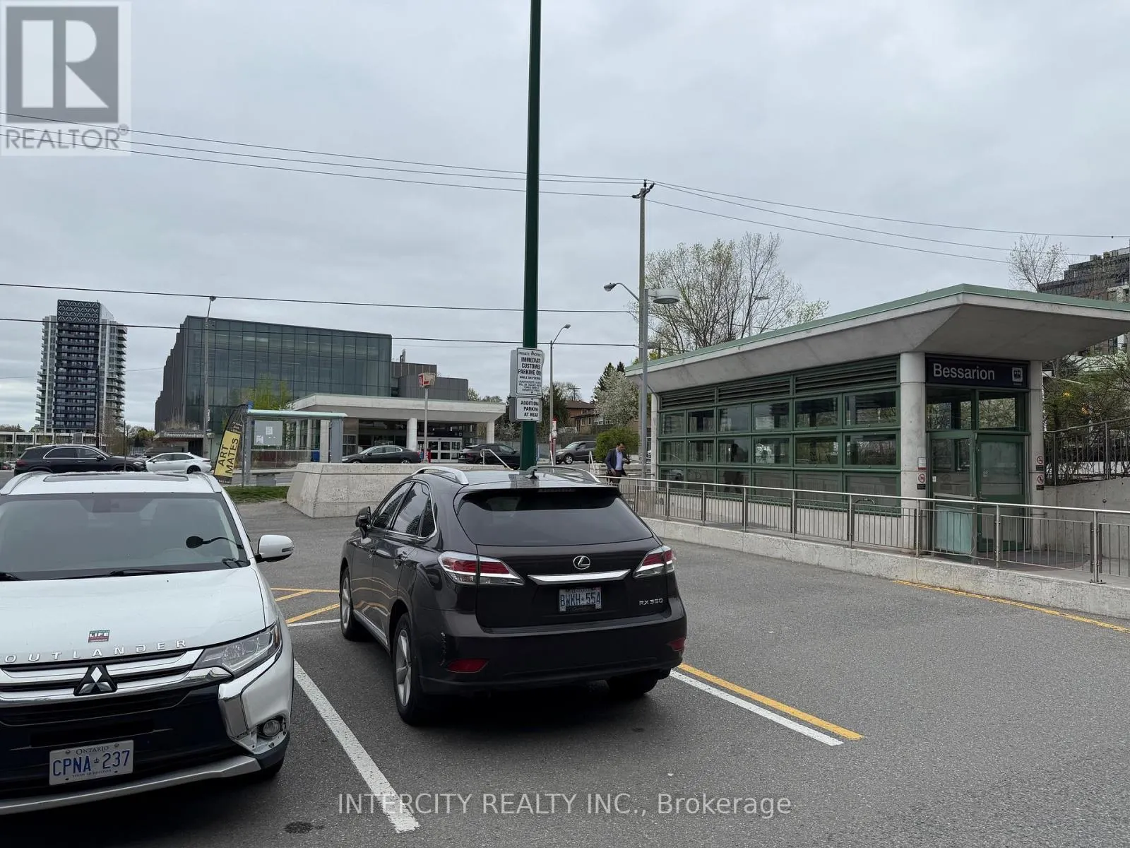 200 - 738 SHEPPARD AVENUE E