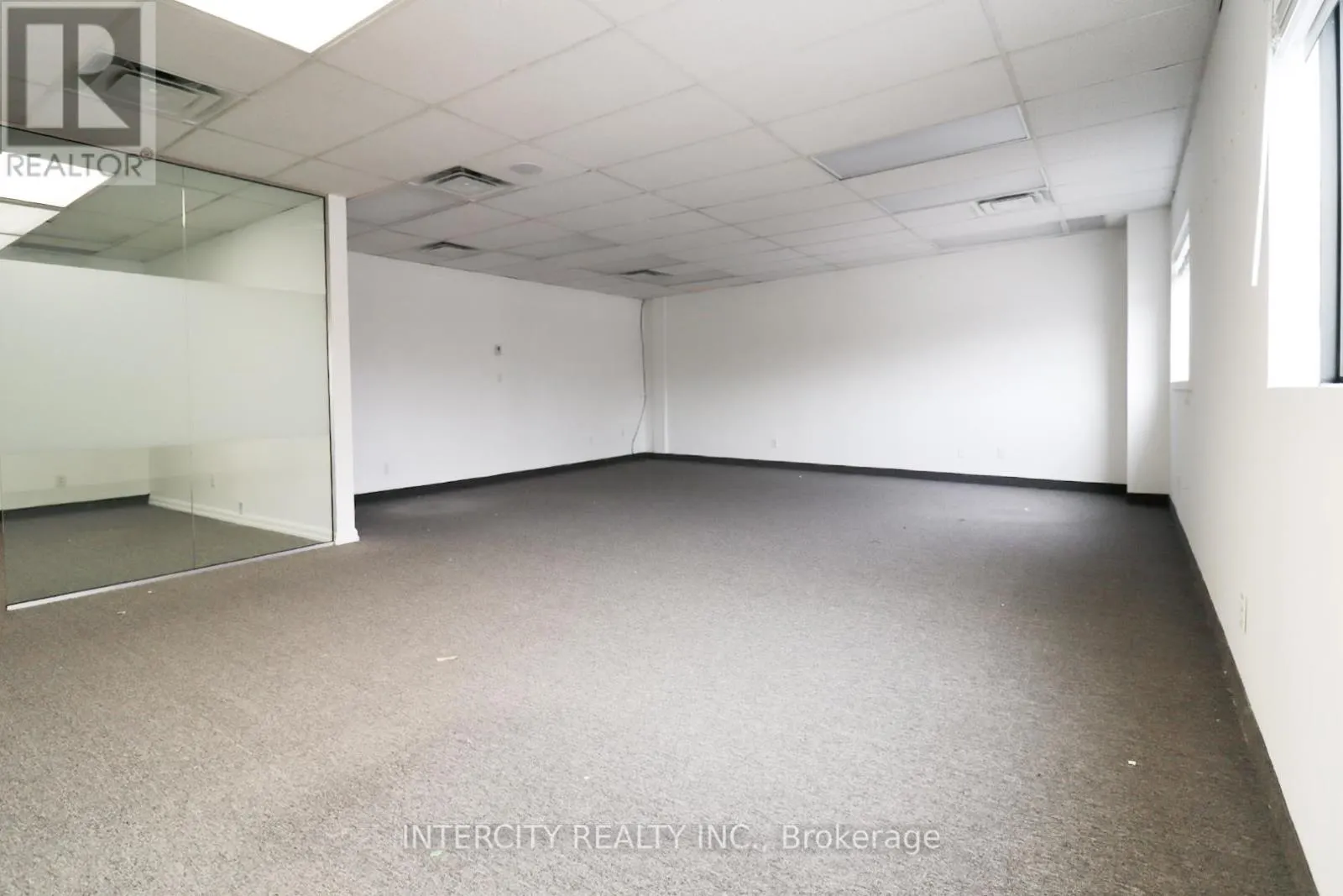 200 - 738 SHEPPARD AVENUE E