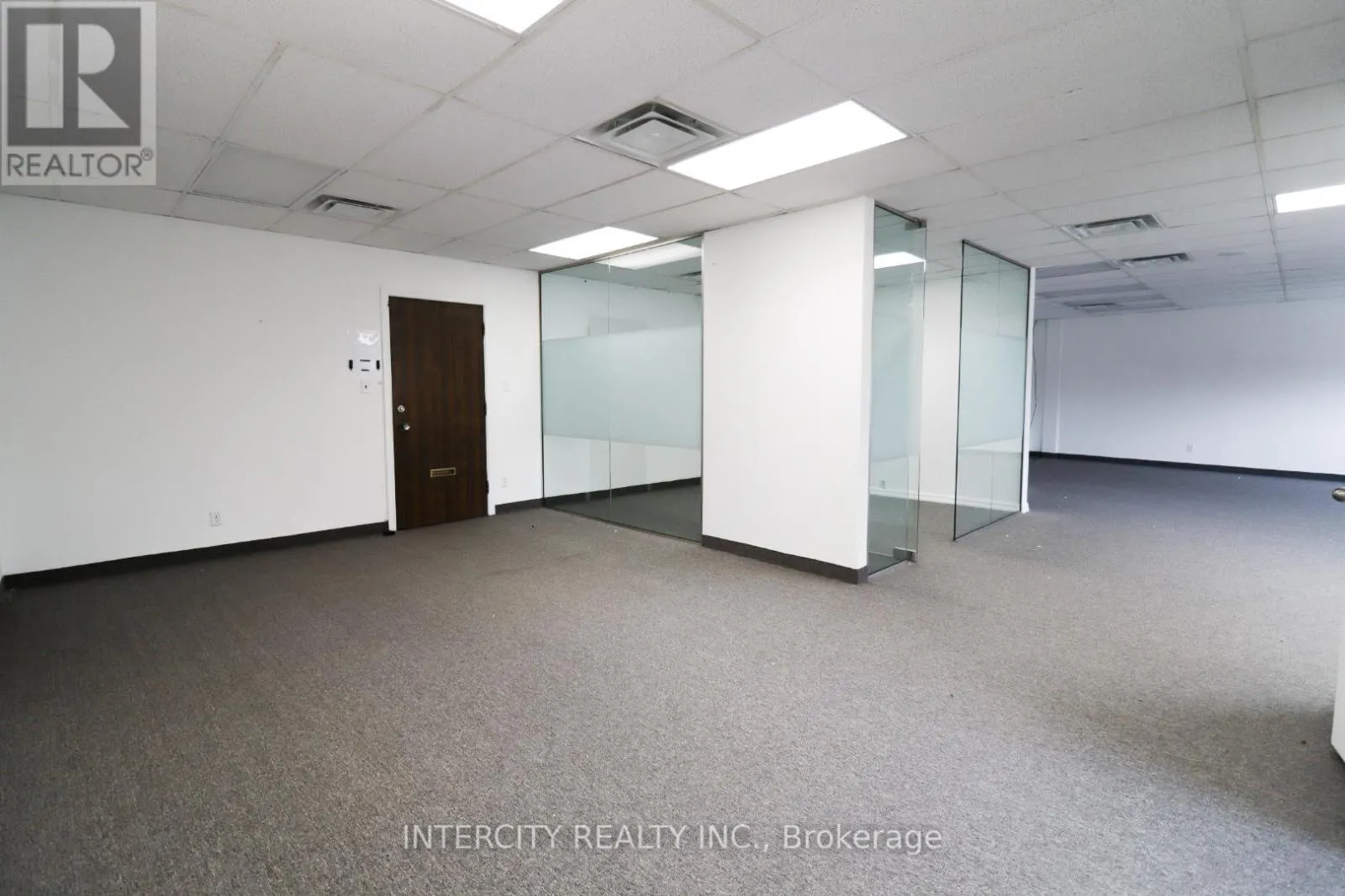 200 - 738 SHEPPARD AVENUE E
