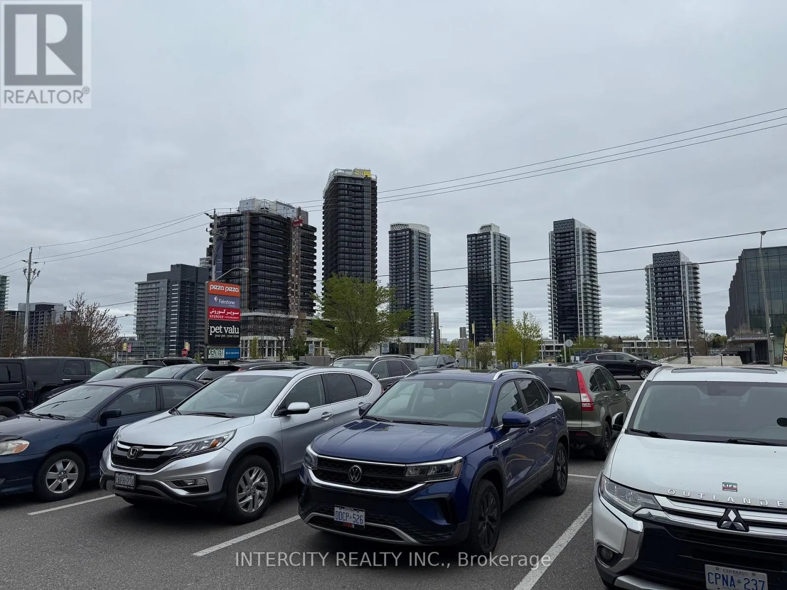 200 - 738 SHEPPARD AVENUE E