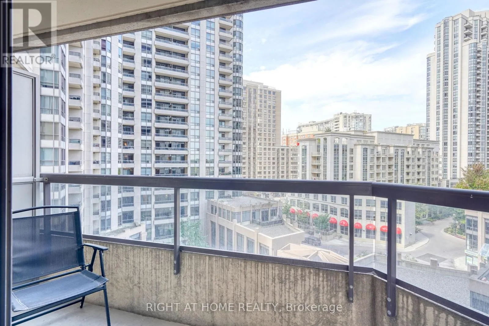 715 - 15 NORTHTOWN WAY