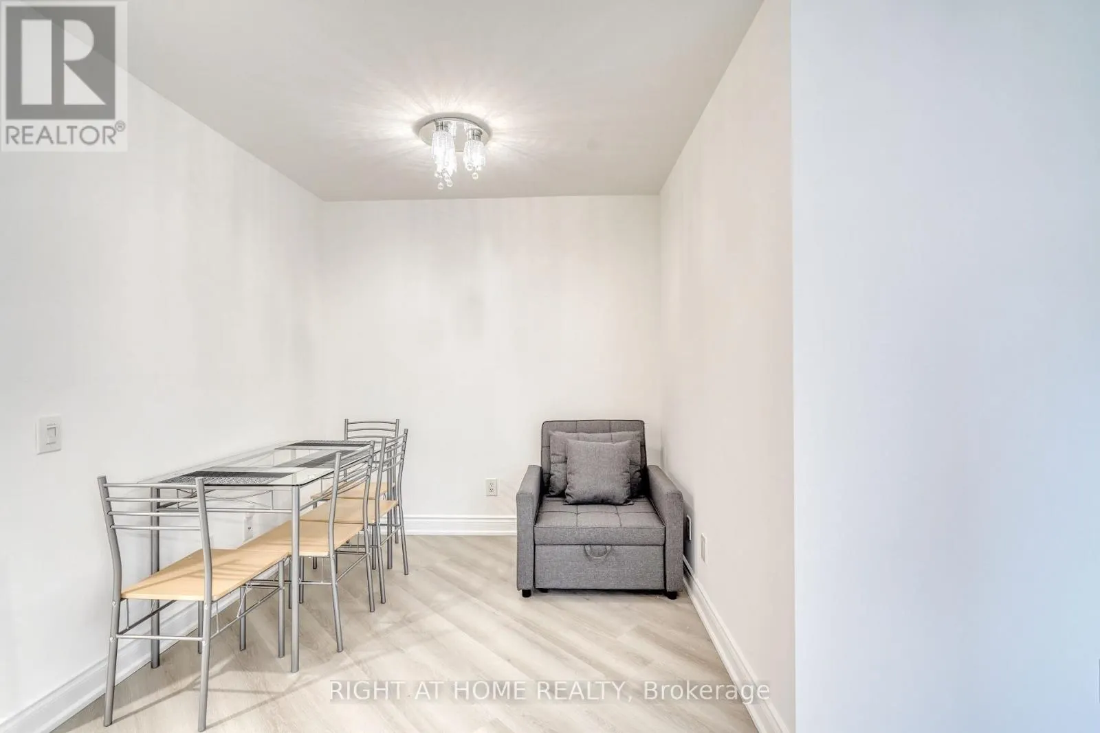 715 - 15 NORTHTOWN WAY