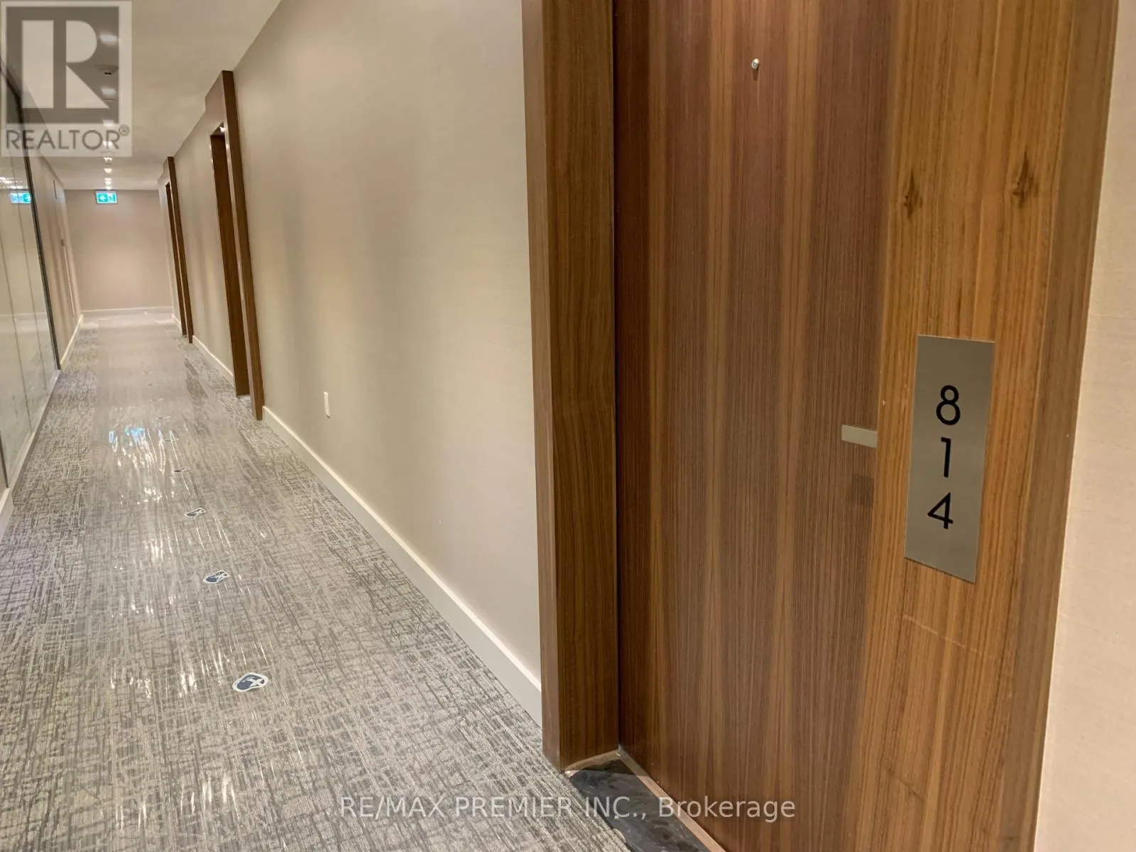 814 - 15 QUEENS QUAY E