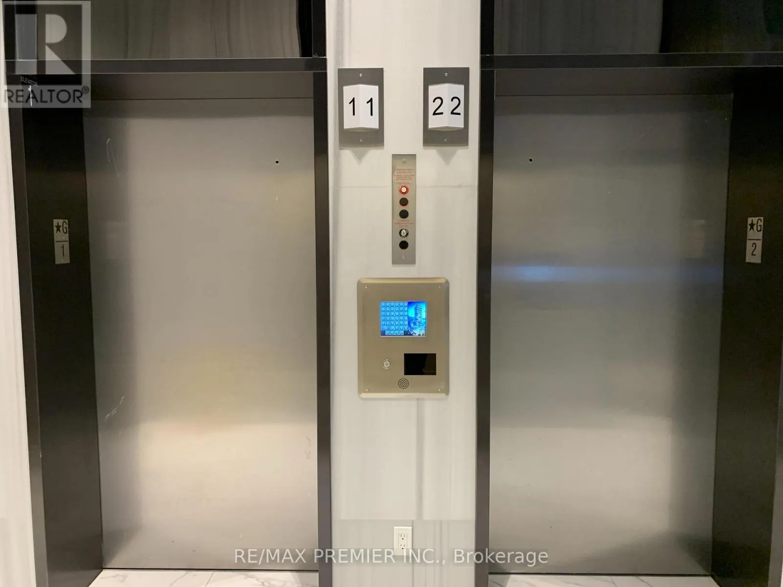 814 - 15 QUEENS QUAY E