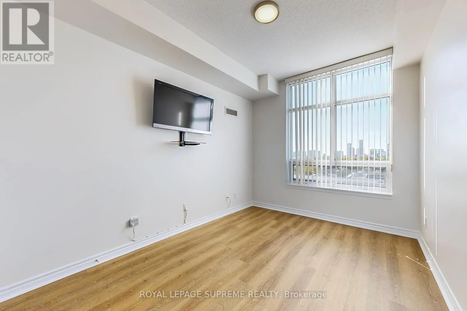 615 - 18 KENASTON GARDENS
