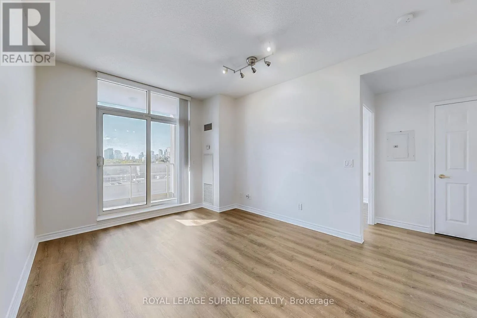615 - 18 KENASTON GARDENS