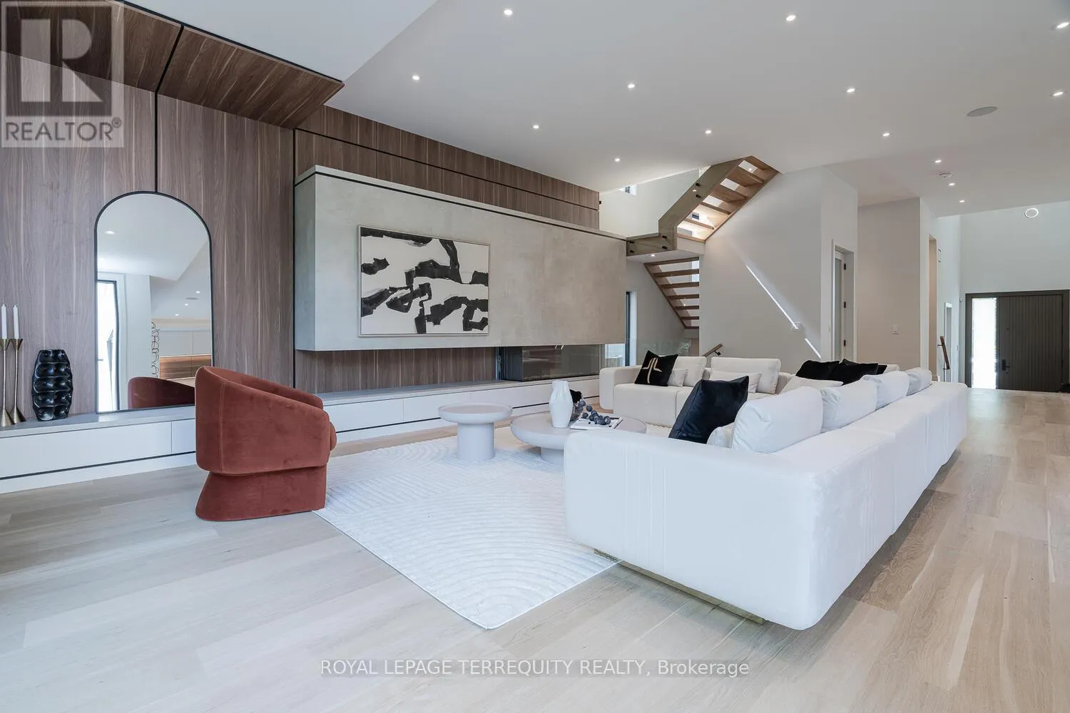 207 NEWTON DRIVE