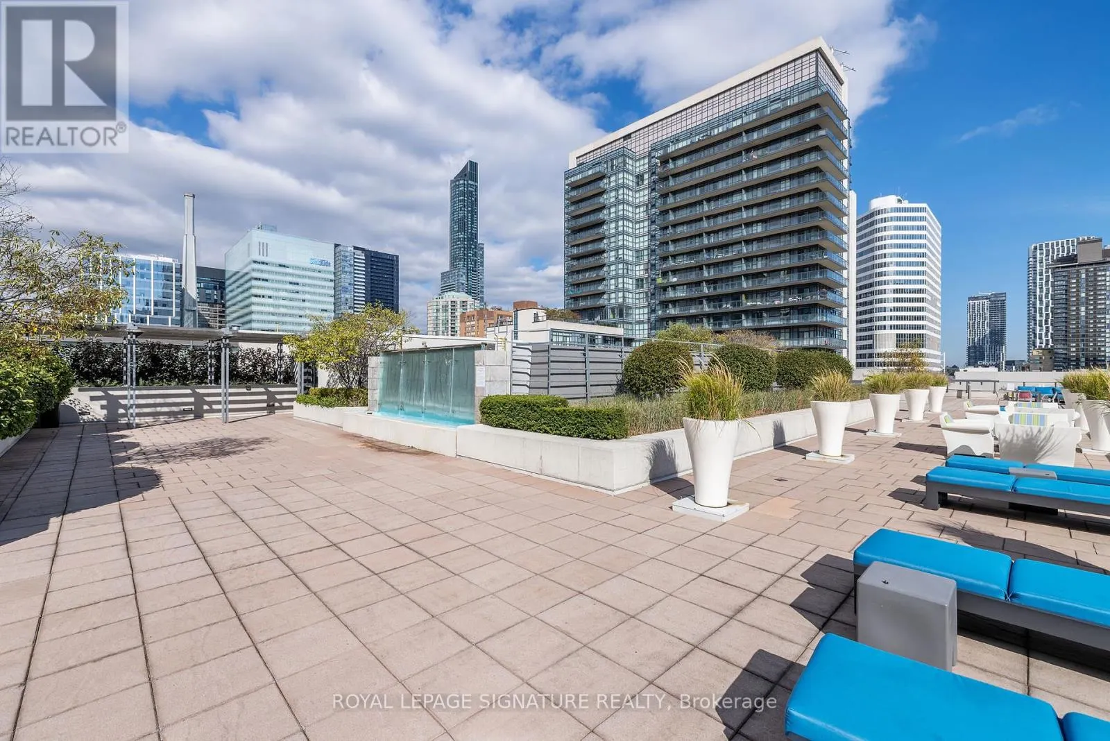 915 - 111 ELIZABETH STREET