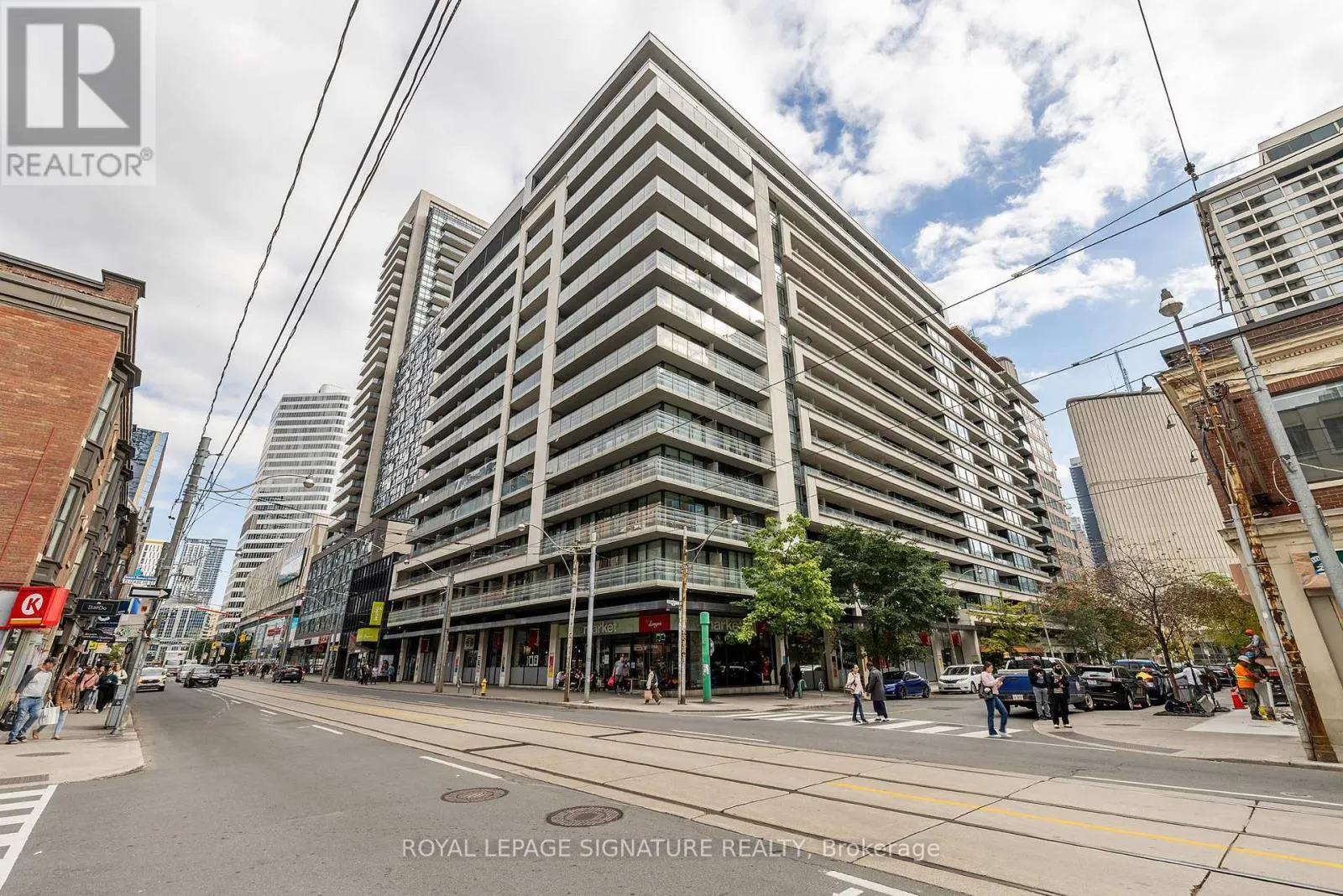 915 - 111 ELIZABETH STREET