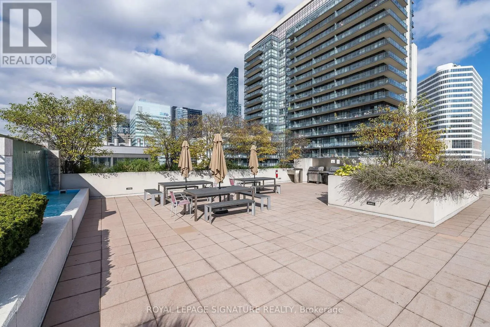 915 - 111 ELIZABETH STREET