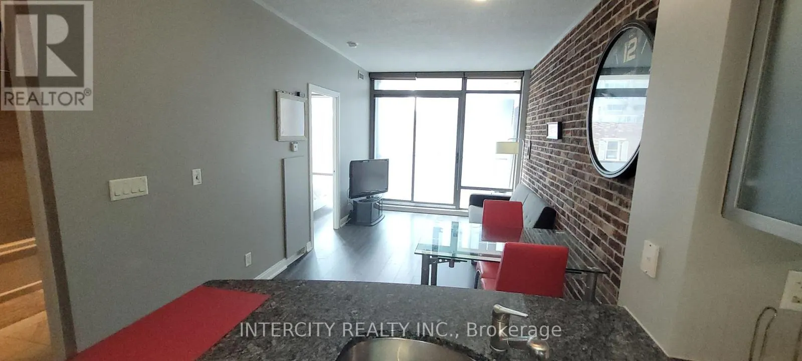 403 - 18 YORKVILLE AVENUE